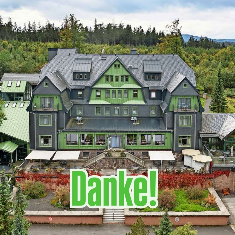 Der Termin für die Absolute Abfahrt 2026 steht.
Und das war kein Selbstläufer. 28-30.08.26

In den letzten Wochen gab es intensive, offene und ehrliche Gespräche – mit dem @berg_und_spa_hotel_gabelbach und mit der  @stadt.ilmenau . Gespräche, bei denen es nicht ums Durchdrücken ging, sondern ums Verstehen und um Lösungen.

Dass am Ende eine richtig gute Einigung steht, freut uns sehr.
Besonders der Schritt des Hotel Gabelbach, ihre eigene Veranstaltung – das Bergwiesenfest – für uns zu verschieben, ist alles andere als selbstverständlich. Das ist echtes Entgegenkommen und verdient Respekt.

Jetzt beginnt das, was dieses Event ausmacht – fernab von Posts und Plänen:
Absprachen, Helferlisten, Organisation, Verantwortung.
Und genau hier zeigt sich, wie stark diese Community ist.

Freunde, Helfer, Sponsoren.
Menschen, die Zeit investieren, mitdenken und anpacken, weil sie Bock darauf haben.

Wir freuen uns auf die Vorbereitung.
Wir freuen uns auf das Wiedersehen.
Und wir freuen uns auf alles, was wir gemeinsam möglich machen.

#AbsoluteAbfahrt2026 #ilmenau 

Bildquelle: https://www.insuedthueringen.de/inhalt.berghotel-gabelbach-110-jahre-wechselvolle-geschichte.bdcf3c04-10ed-42f1-a7df-e425b44f429d.html